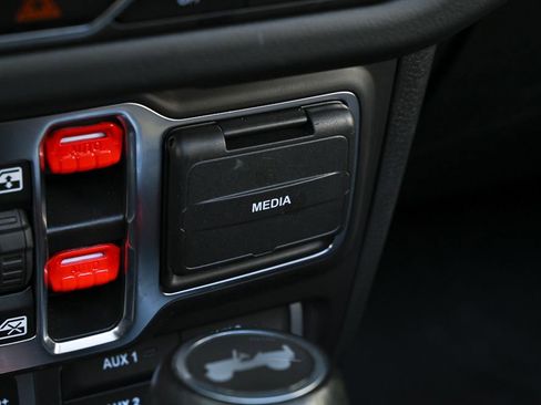 Used 2024 Jeep Wrangler Unlimited Rubicon image 36