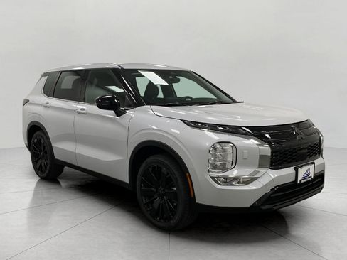 New 2026 Mitsubishi Outlander LE AWD/4WD image 1