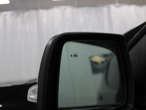 Used 2023 GMC Acadia AT4 image 8