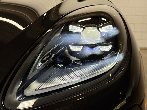 Certified 2025 Porsche Macan image 10