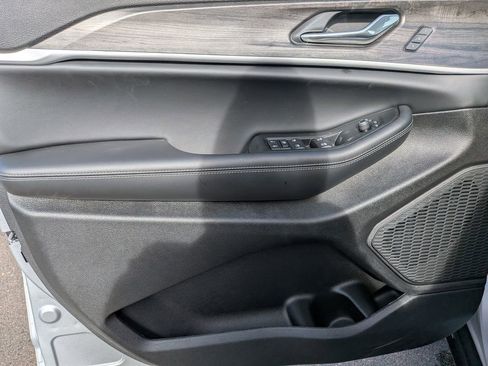 New 2025 Jeep Grand Cherokee L Limited w/ Trailer Tow Package image 15