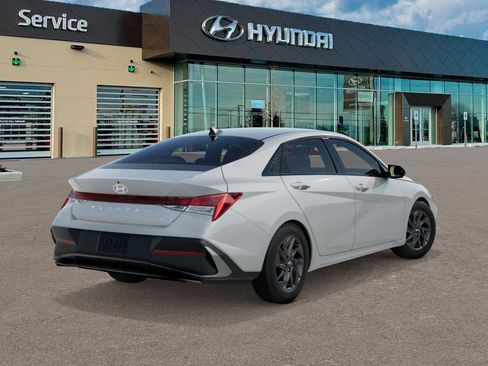 New 2026 Hyundai Elantra Hybrid FWD image 4