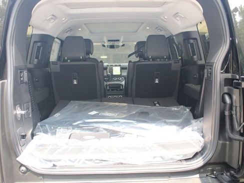 New 2025 Land Rover Defender 130 X-Dynamic SE image 12