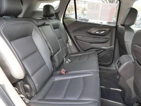 Used 2024 GMC Terrain SLT image 23