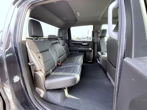 Used 2022 GMC Sierra 1500 SLT w/ SLT Convenience Package AWD/4WD image 18
