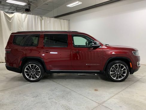 Used 2025 Jeep Wagoneer Series III w/ Premium Group I AWD/4WD image 11