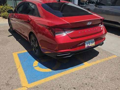 Used 2023 Hyundai Elantra SEL w/ Preferred Accessory Package FWD image 8