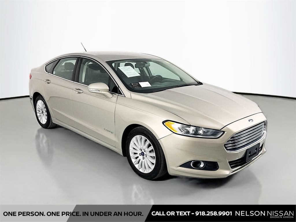 Used 2016 Ford Fusion SE w/ Equipment Group 502A FWD image 3