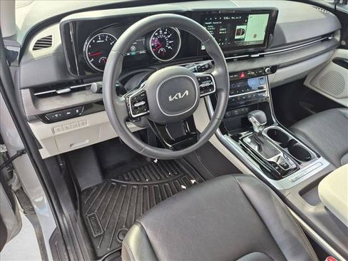 Used 2024 Kia Carnival EX FWD image 10