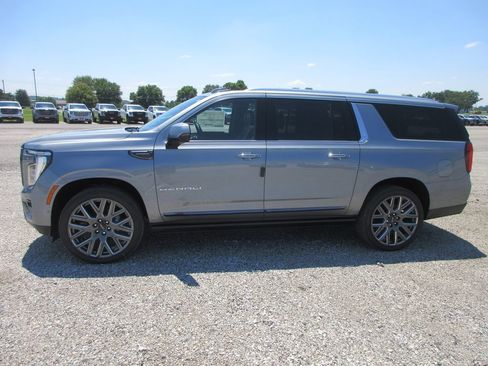 New 2026 GMC Yukon XL Denali Ultimate AWD/4WD image 7