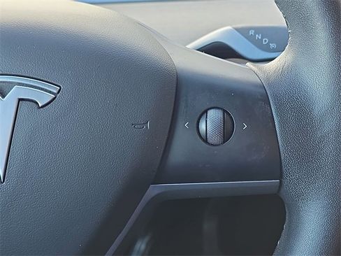 Used 2021 Tesla Model Y Long Range image 21