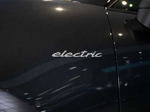 Used 2025 Porsche Macan Electric image 14