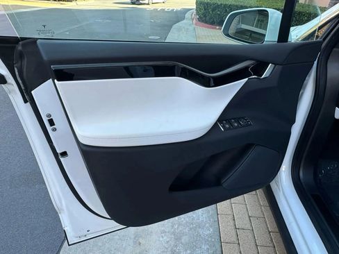 Used 2021 Tesla Model X Long Range AWD/4WD image 16