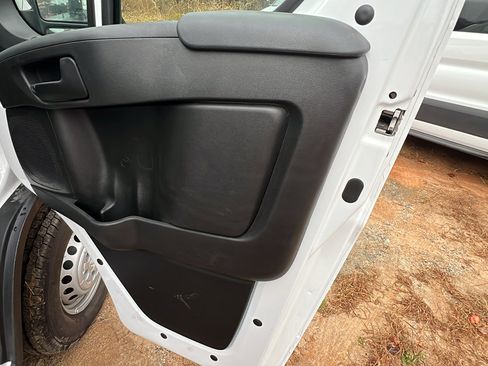 Used 2025 RAM ProMaster 2500 w/ Premium Convenience Group image 17