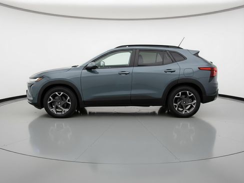 Used 2025 Chevrolet Trax LT image 5