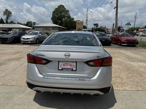 Used 2023 Nissan Altima 2.5 SV w/ SV Premium Package FWD image 6