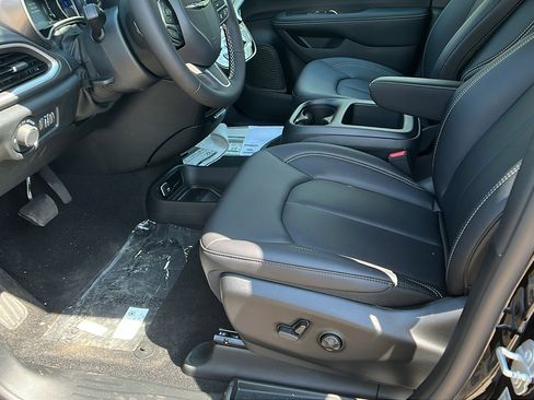 New 2026 Chrysler Voyager LX image 16