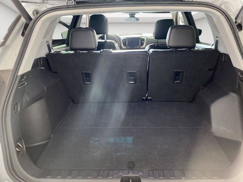 Used 2024 GMC Terrain SLT FWD image 34