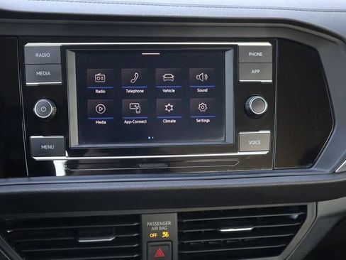 Used 2024 Volkswagen Jetta SE image 21