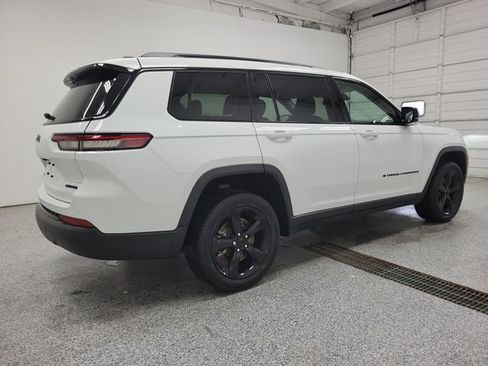 Used 2023 Jeep Grand Cherokee L Limited w/ Black Appearance Package AWD/4WD image 3