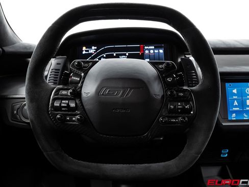 Used 2018 Ford GT RWD image 40