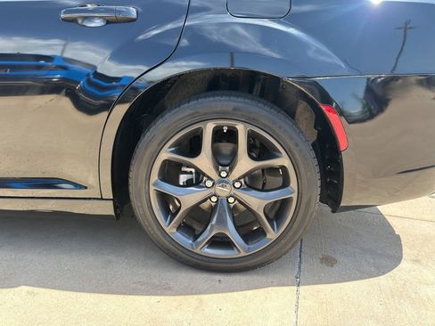 Used 2023 Chrysler 300 Touring w/ Sport Appearance Package RWD image 8
