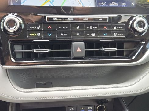 Used 2022 Toyota Highlander Platinum FWD image 21