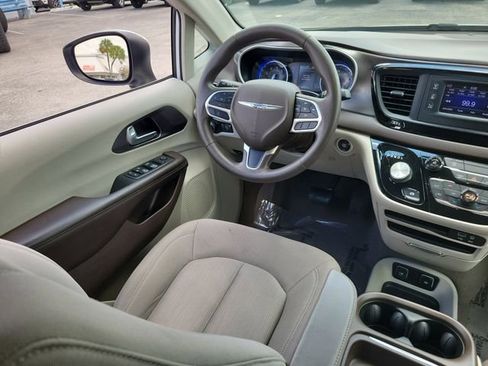 Used 2017 Chrysler Pacifica Touring Plus FWD image 13
