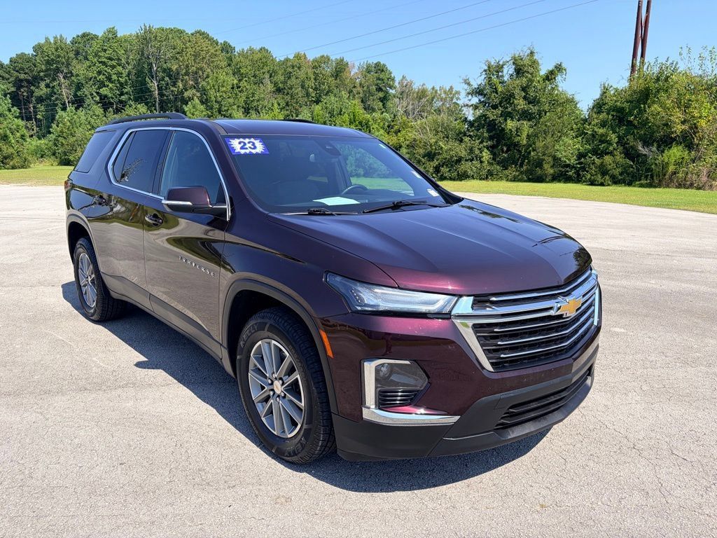 Used 2023 Chevrolet Traverse LT FWD image 1