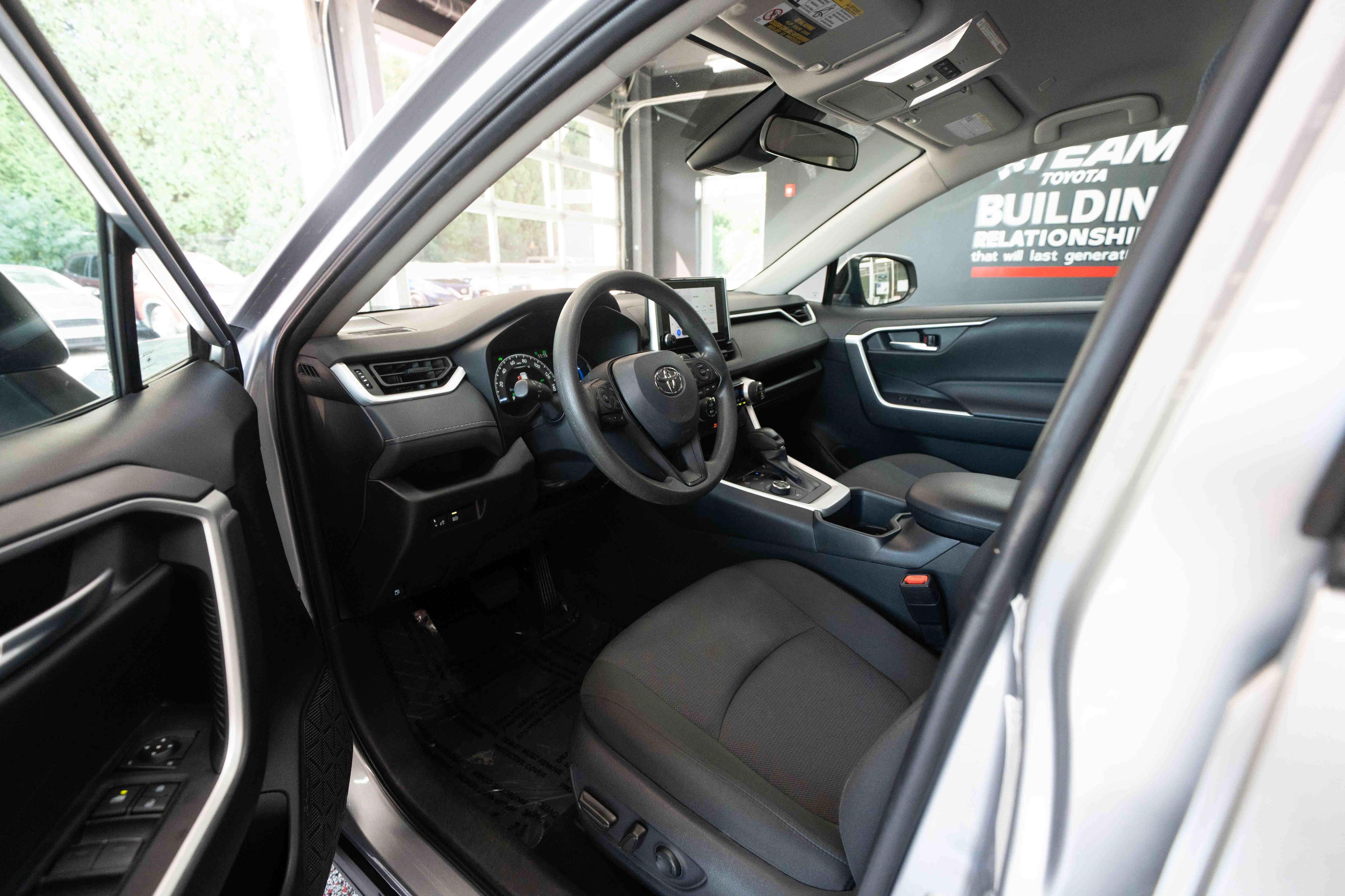 Certified 2025 Toyota RAV4 XLE AWD/4WD image 9