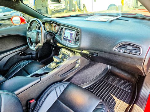 Used 2019 Dodge Challenger SRT Hellcat Redeye image 13