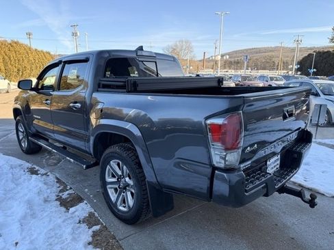 Used 2019 Toyota Tacoma Limited image 7