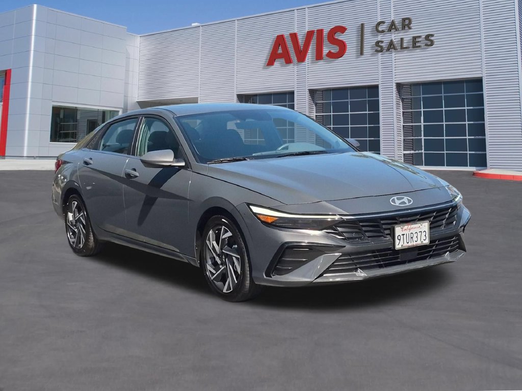 Used 2025 Hyundai Elantra SEL FWD image 3