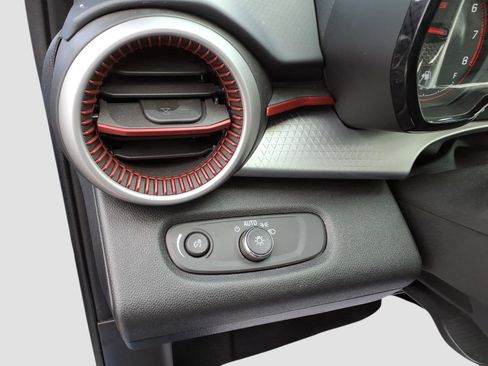 Used 2024 Chevrolet Trax RS w/ Sunroof Package image 17