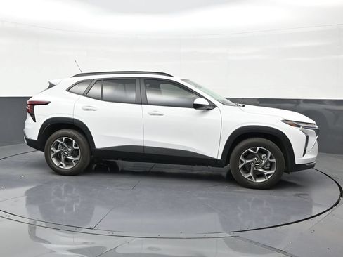 Used 2026 Chevrolet Trax LT FWD image 6