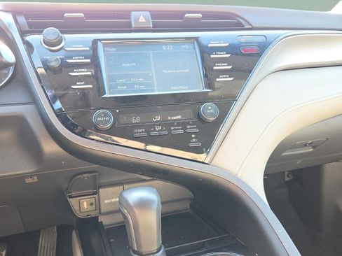 Used 2019 Toyota Camry SE FWD image 18