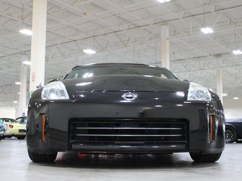 Used 2007 Nissan 350Z Touring w/ Cargo Convenience Pkg RWD image 38