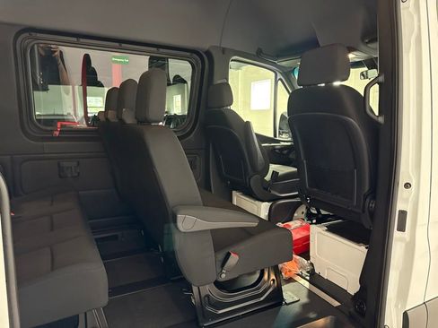 Used 2024 Mercedes-Benz Sprinter 2500 image 22