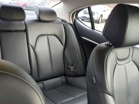 Used 2024 Genesis G70 2.5T image 7