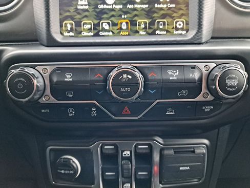 Used 2021 Jeep Wrangler Unlimited Sahara w/ Uconnect 4C Nav & Sound Group image 22