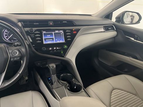 Used 2019 Toyota Camry SE w/ Carpet Mat Package FWD image 32