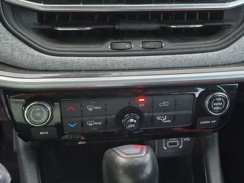 Used 2023 Jeep Compass Latitude w/ Sun and Sound Group AWD/4WD image 11
