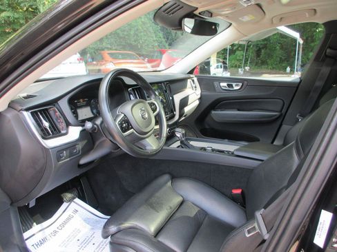 Used 2018 Volvo XC60 T5 Inscription w/ Convenience Package AWD/4WD image 11