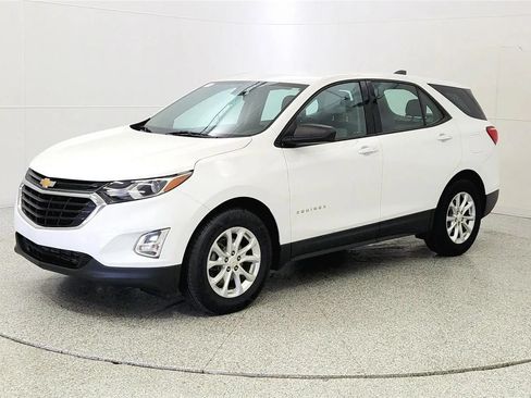 Used 2018 Chevrolet Equinox LS FWD image 3