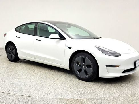 Used 2023 Tesla Model 3 Standard Range image 3