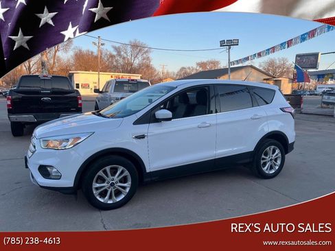 Used 2017 Ford Escape SE image 1