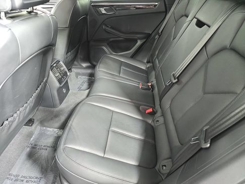 Certified 2026 Porsche Macan AWD/4WD image 24