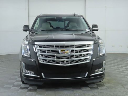 Used 2020 Cadillac Escalade Luxury w/ LPO, Radiant Package image 2