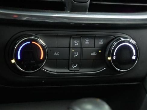 Used 2024 Buick Encore GX Preferred FWD image 19