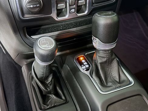Used 2022 Jeep Wrangler Unlimited Sport AWD/4WD image 17